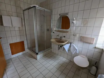 Ein Badezimmer in der Unterkunft Cafe-Bäckerei-Pension Weigl