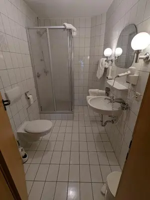 Ein Badezimmer in der Unterkunft Cafe-Bäckerei-Pension Weigl