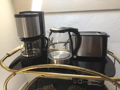 Kaffee-/Teezubehör in der Unterkunft Stillvoll Wohnen mit Fahrradweg zum Festspielhaus