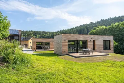 Das Gebäude in dem sich die Ferienwohnung befindet