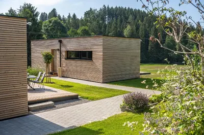 Ein Garten an der Unterkunft Modul Häuser Maurer