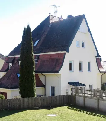 Das Gebäude in dem sich die Ferienwohnung befindet