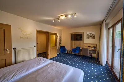 Ein Bett oder Betten in einem Zimmer der Unterkunft Gästehaus Forellenhof