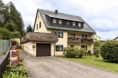 Das Gebäude in dem sich die Ferienwohnung befindet