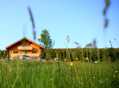 Ein Garten an der Unterkunft Naturpension Max-Hütte