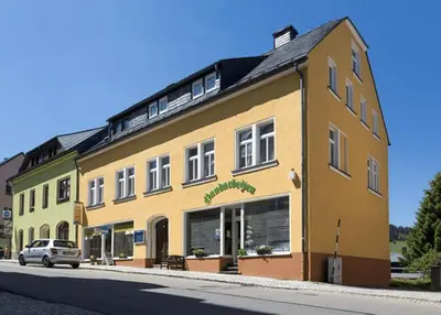 Das Gebäude in dem sich die Pension befindet