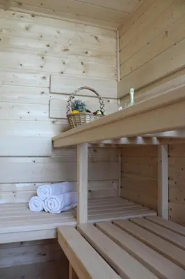 Ein Etagenbett oder Etagenbetten in einem Zimmer der Unterkunft Café König