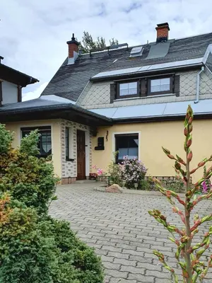 Das Gebäude in dem sich die Ferienwohnung befindet