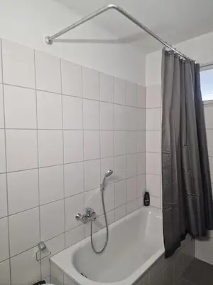 Ein Badezimmer in der Unterkunft Ferienwohnung Wunderlich gelb