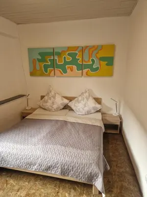 Ein Bett oder Betten in einem Zimmer der Unterkunft Ferienwohnung Wunderlich gelb
