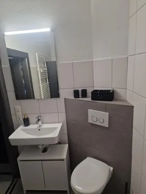 Ein Badezimmer in der Unterkunft Ferienwohnung Wunderlich gelb