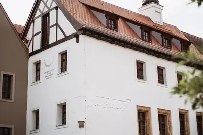 Das Gebäude in dem sich das Hotel befindet