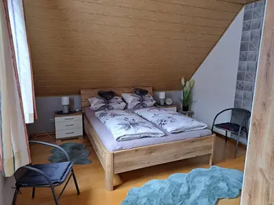 Ein Bett oder Betten in einem Zimmer der Unterkunft Ferienwohnung Sonja mit Garten und Freisitz