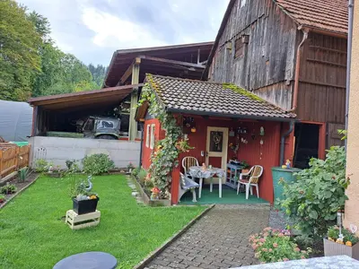 Ein Garten an der Unterkunft Ferienwohnung Sonja mit Garten und Freisitz