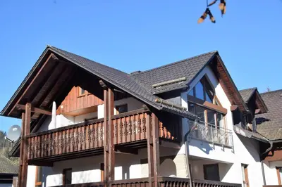 Das Gebäude in dem sich die Ferienwohnung befindet