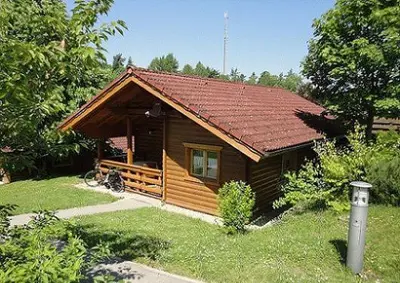 Ein Garten an der Unterkunft Naturerlebnisdorf Stamsried 3