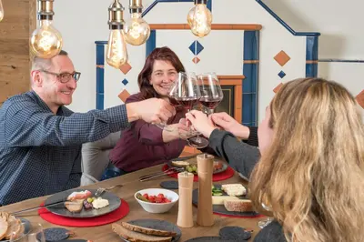 Gäste, die in der Unterkunft Ferienwohnung im Chaletstil Sonnenidyll 51 qm Wellness Fitness Sauna Bergrödelhof übernachten