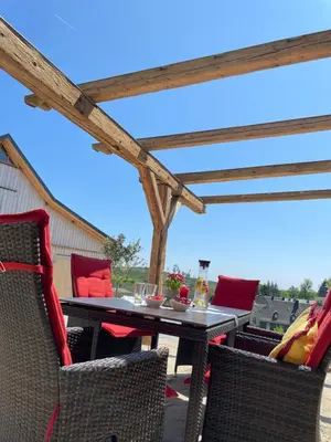 Ein Sitzbereich in der Unterkunft Ferienwohnung im Chaletstil Bergloft 115 qm Wellness Fitness Sauna Bergrödelhof