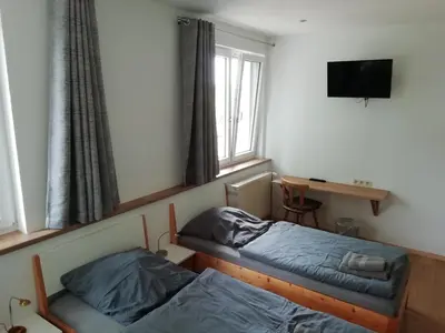 Ein Bett oder Betten in einem Zimmer der Unterkunft Zum Schulhaus