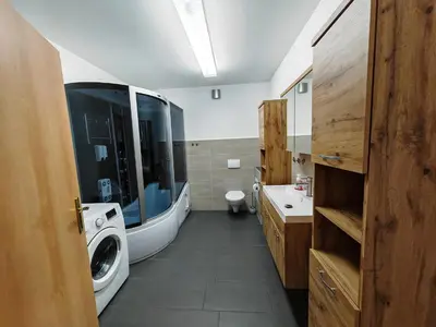 Ein Badezimmer in der Unterkunft Apartment E2 - Gut ausgestattete 3-Zimmerwohnung 64 qm, für 1-3 Personen 1 DZ 1EZ