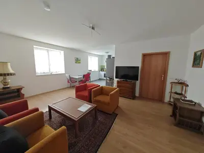 TV/Unterhaltungsangebot in der Unterkunft Apartment E2 - Gut ausgestattete 3-Zimmerwohnung 64 qm, für 1-3 Personen 1 DZ 1EZ