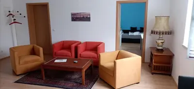 Ein Sitzbereich in der Unterkunft Apartment E2 - Gut ausgestattete 3-Zimmerwohnung 64 qm, für 1-3 Personen 1 DZ 1EZ