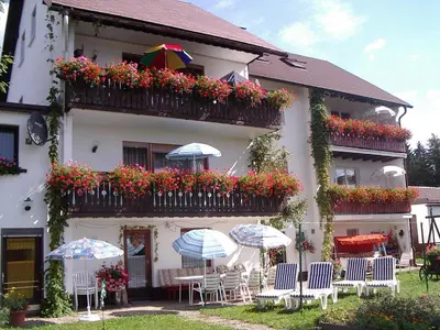 Das Gebäude in dem sich die Ferienwohnung befindet
