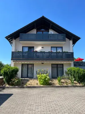 Das Gebäude in dem sich die Ferienwohnung befindet