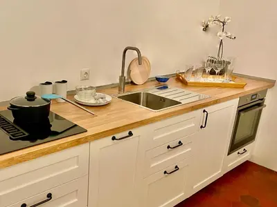 Küche/Küchenzeile in der Unterkunft VOH Studio MITTEN in Vohenstrauß, Smart-TV, Parkplatz