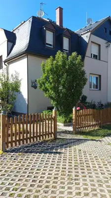 Das Gebäude in dem sich die Ferienwohnung befindet