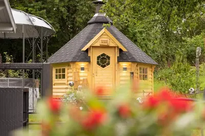 Ein Garten an der Unterkunft Chalet VitaSpa - Whirlpool & Sauna PrivatSpa