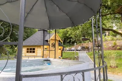 Der Swimmingpool an oder in der Nähe von Chalet VitaSpa - Whirlpool & Sauna PrivatSpa