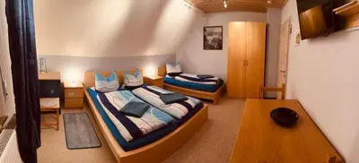 Ein Bett oder Betten in einem Zimmer der Unterkunft Ferienwohnung Erika