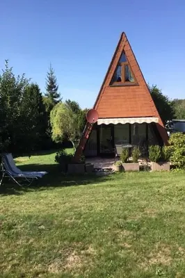 Ein Garten an der Unterkunft Gemütliches Ferienhaus mit sonniger Terrasse Frankenwald nähe Badesee Smart-TV
