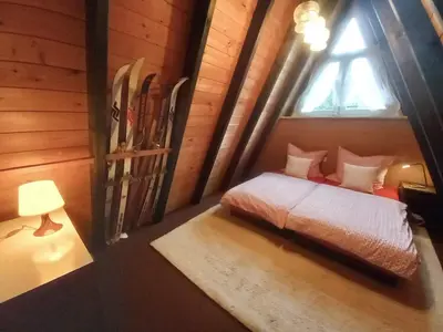 Ein Bett oder Betten in einem Zimmer der Unterkunft Gemütliches Ferienhaus mit sonniger Terrasse Frankenwald nähe Badesee Smart-TV