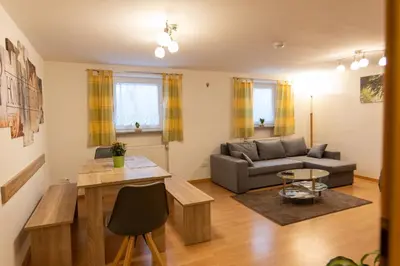 Ein Sitzbereich in der Unterkunft Ferienwohnung am Bach