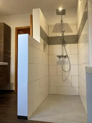 Ein Badezimmer in der Unterkunft Körners Ferienwohnung am Fuße des Voithenbergs
