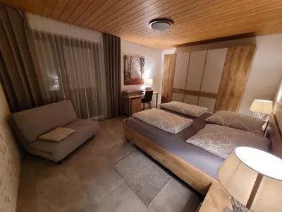 Ein Bett oder Betten in einem Zimmer der Unterkunft Komfort-Ferienwohnung Auf der Eulenburg