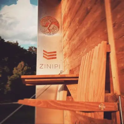 Ein Zertifikat, Auszeichnung, Logo oder anderes Dokument, das in der Unterkunft Zinipi Lodge am Oldtimer bei Amberg ausgestellt ist