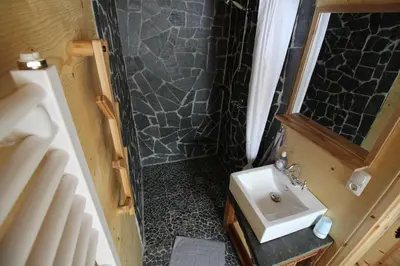 Ein Badezimmer in der Unterkunft Ferienhaushälfte Gösselberg Anno Dazumal