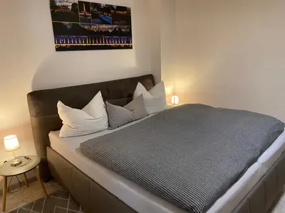 Ein Bett oder Betten in einem Zimmer der Unterkunft FeWo Roland Ranft direkt am Kurpark Barrierearm 60qm