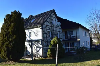 Das Gebäude in dem sich die Ferienwohnung befindet