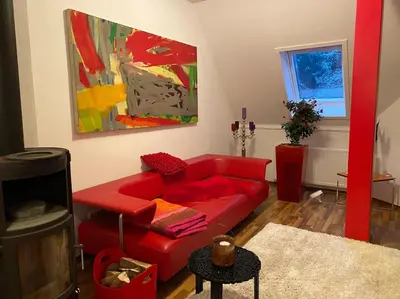 Ein Sitzbereich in der Unterkunft Ferienwohnung in historischer Villa mit Gartennutzung