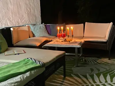 Ein Sitzbereich in der Unterkunft Ferienwohnung in historischer Villa mit Gartennutzung