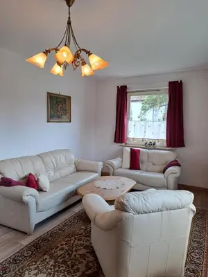 Ein Sitzbereich in der Unterkunft Keller´s Ferienwohnung an der Saale