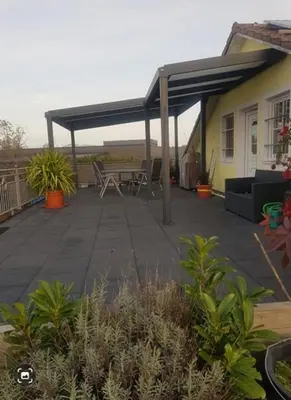 Ein Garten an der Unterkunft Ferienwohnung Schärl