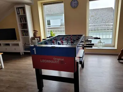 Eine Spielezimmer in der Unterkunft Ferienwohnung Schärl