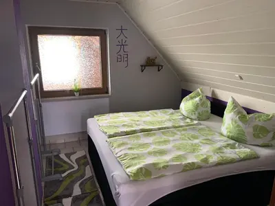 Ein Bett oder Betten in einem Zimmer der Unterkunft Sigis Fewo - Monteurwohnung