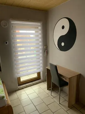Ein Sitzbereich in der Unterkunft Sigis Fewo - Monteurwohnung