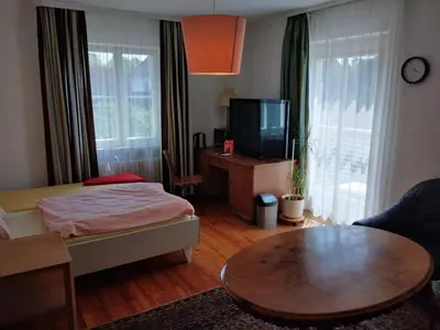 TV/Unterhaltungsangebot in der Unterkunft Zimmer nähe Festspielhaus/HBF